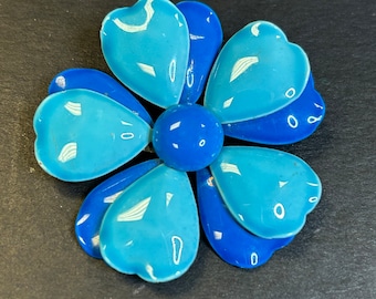 1970s metal flower brooch