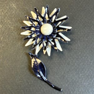 1960s Vintage metal flower brooch