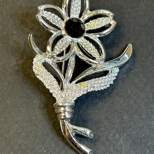 Vintage Sarah Coventry flower brooch