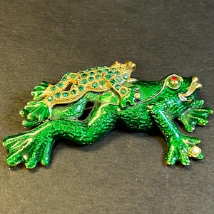 Vintage enamel and rhinestone frog brooch