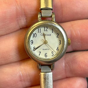 Vintage Carriage Damenuhr von Timex mit Stretchband
