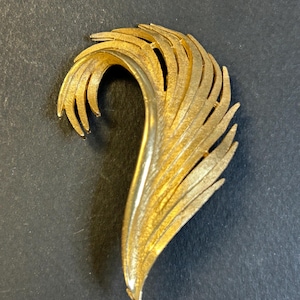 1950s Vintage feather brooch
