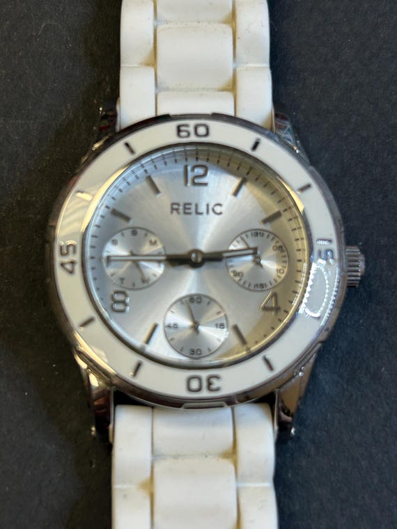 Ladies Relic by Fossil Chronograph watch - image 1