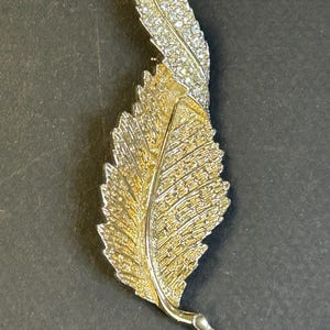 Vintage Sarah Coventry twisted leaf brooch