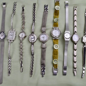Lot of 7 Silver-Tone Watches – Vintage & Modern Styles Amazon.com: Casio Vintage Retro Modern Silver Watch A700WEV  main image 3
