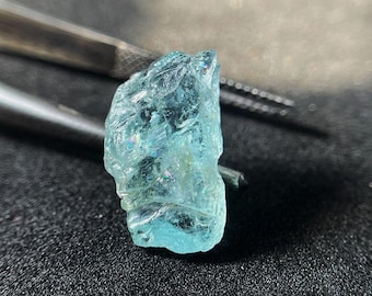 Aquamarine Rough Specimen: 7.05 Carats, Blue Crystal (15X9 MM