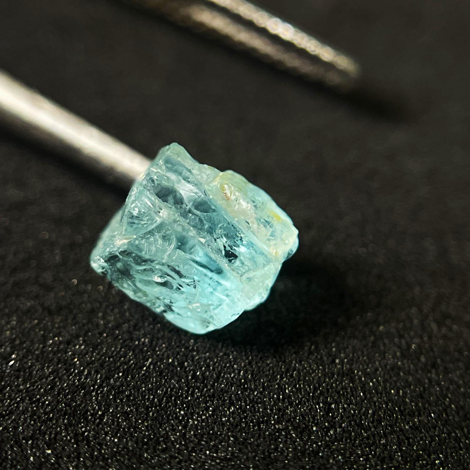 1.85カラットの天然アクアマリン原石：ブルークリスタル - Etsy 日本