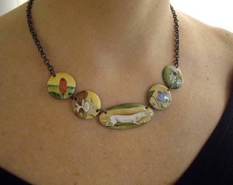 Collar con Miniaturas de flora y fauna