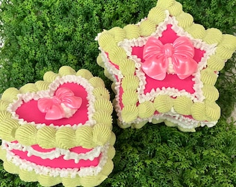 pink and green cake gift box