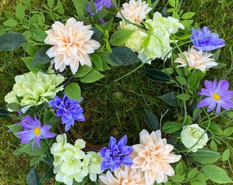 Ghirlanda verde lime e viola con dalie, margherite, peonie e ortensie / Ghirlanda floreale da parete /
