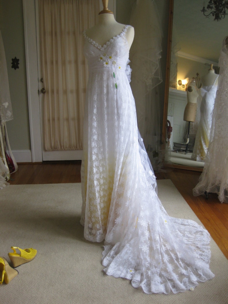 Yellow Daisy Lace Wedding Dress with train Boho Wedding | Etsy