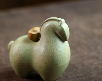 Mascota de té de caballo Tang de arcilla Zisha: adorable figura de estilo oriental que trae riqueza, decoración artesanal para la ceremonia del té.