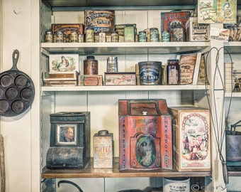 Kaffee, Tabak und Gewürz, In den Regalen, 19. Jahrhundert, General Store, So viele tolle alte Dinge auf dem Display. Kunstfotografie Druck