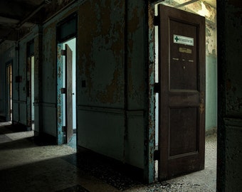 Puertas abiertas - Asilo abandonado, Fotografía en color de bellas artes, HDR, Exploración urbana, Envío gratis Impresión firmada