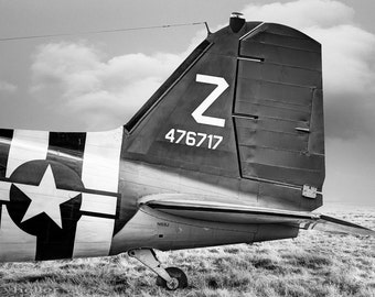 Zwart-wit foto van de staart sectie van de Douglass C-47 Skytrain, Gooneybird, Militaire Vliegtuigen, Fine Art Fotografie Print