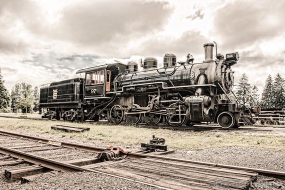 Locomotora De Vapor Vintage Que Se Atrapa a Lo Largo De La Pista