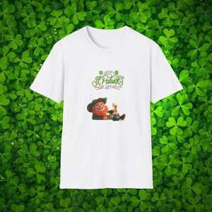 St. Patrick&#39;s Day Leprechaun T-Shirt: Unisex Softstyle Tee