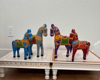 Hand-Painted Mango Wood Horse Statue: Indian Home Decor, 10-Inch