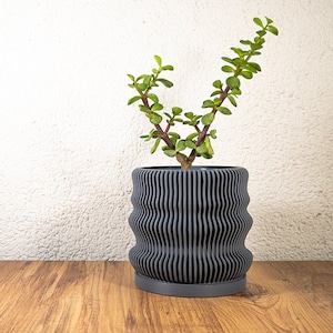 Unique 3D Printed Plant Pot with Drainage & Saucer For Houseplants, Indoor Planters and Pots, Perfect for Home Decor Gift For Mom