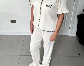 Personalised bride pyjamas, bride wedding pyjama, bride to be pyjamas, future mrs pyjamas, custom bride pyjamas for hen, wedding day pyjamas