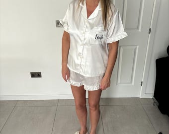 Personalised bride pyjamas, bride wedding pyjama, bride to be pyjamas, future mrs pyjamas, custom bride pyjamas for hen, wedding day pyjamas