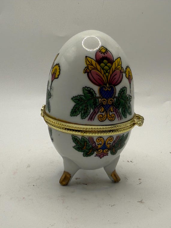 VTG 4" H Porcelain/Ceramic Hinged,Footed, Painted Egg Trinket Box Gold Tone Trim