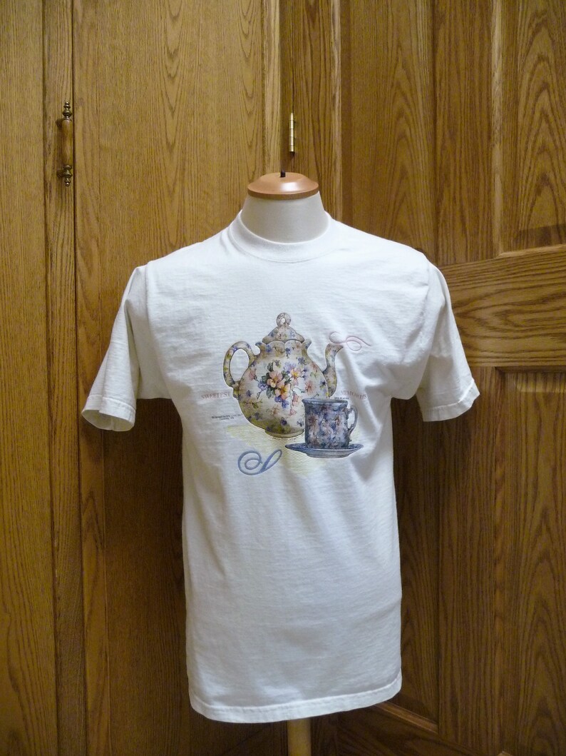 USED Carolyn Shores Wright Sweetest Memories T-Shirt Inc Fruit of the Loom Super Cotton Women/'s Cotton Beige Air WavesArts Uniq