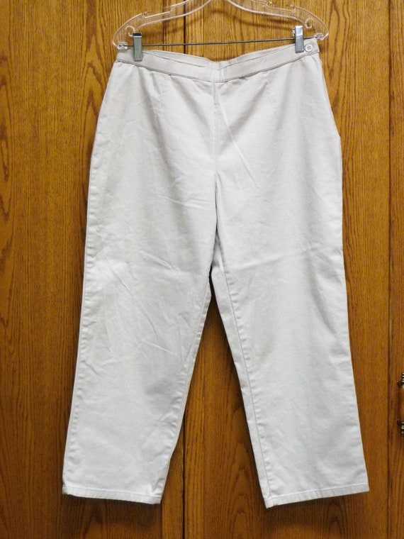 Westbound Petites Women's Cotton/lycra Tan Capri Pants Size 14