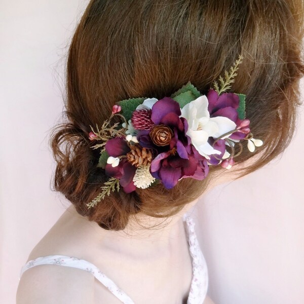 aubergine bruiloft haar bloem, paarse Hair clip, paarse haren kammen, rustieke bruiloft haar stuk, Floral haar stuk, bruids zendspoel, pinecones