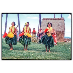 Hula Dancers Hawaii Vintage Photograph – Mid-century Oahu Wall Art Print | Hawaiian Culture Wall Decor for Home or Office