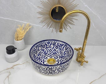 Handgemaakte Marokkaanse keramische gootsteen: blauwe moderne wastafel uit het midden van de eeuw