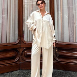 Loose Silk Pantsuit Perl Blouse & Wide Pants, Wedding Guest Attire, Elegant Evening Gown for Women, Summer Casual Outfit, Pajama Style Suit