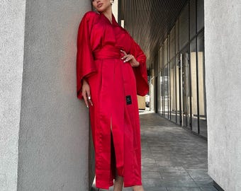 Kimono rojo de seda, bata de verano hasta el suelo, pareo para mujer, bata de playa de satén, ropa de vacaciones, regalo de lujo para ella.