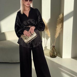 Black Satin Shirt & Pants Set, Loose Fit Casual Pantsuit, Silk Blouse and Wide Trousers, Women&#39;s PJ Suit, Evening Outfit, Chic Lounge Suite
