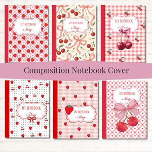 Puede incluir: Seis cubiertas de cuadernos de composición con lomos rojos. Las cubiertas presentan varios patrones, incluyendo fresas, cerezas y cuadros vichy. Cada cuaderno tiene una etiqueta decorativa con el texto "MY NOTEBOOK Merry". La frase "Composition Notebook Cover" también es visible.