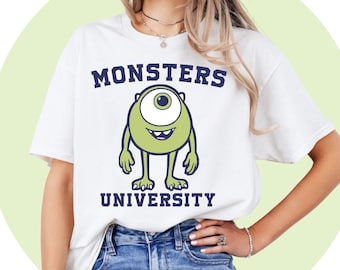 Puede incluir: Camiseta blanca con un gráfico de un monstruo verde de un ojo y el texto "Monsters University".