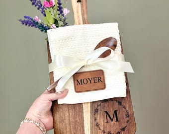 Mother's Day Gift Set, Custom Cutting Board, Personalized Gift, Gifts for Her, Grandma Gift, Gift for Mom, Tea Towel, Housewarming Gift
