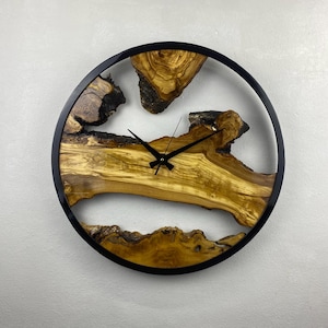 Maßgeschneiderte Wanduhr aus Metall und Olivenholz, große Holzuhr, Live Edge rustikale Uhr, Holzwandkunst, neues Zuhause Geschenk, personalisiertes Col Geschenk