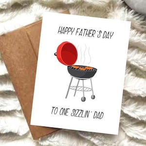 Der alles Gute zum Vatertag an einen 'Sizzlin' Dad' | Lustige BBQ Grill Karte | A2 Karte | Vatertagskarte für Ihn | Grill Papa Geschenk | Physisch oder Digital