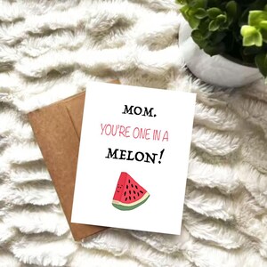Tarjeta "Mamá, eres una en un melón": tarjeta divertida para mamá, tarjeta de felicitación para el Día de la Madre, tarjeta con juegos de palabras para mamá, tarjeta de frutas linda, regalo de agradecimiento para mamá