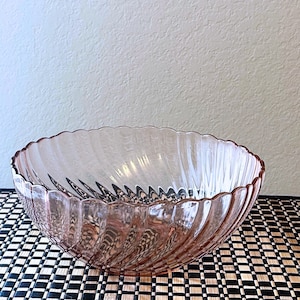 Cristal D&#39;Arques Durand Rosaline Pink Optic Swirl French Arcoroc Bowls Vintage Serving Bowl Mixing Bowls