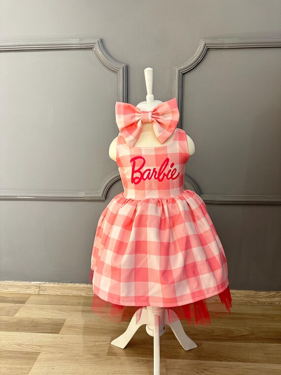 Robe barbie pour petite fille sale