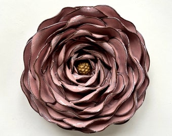 Rose Wall Flower - medium - in cotton Candy pink with ochre center