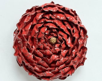 Chrysanthemum Wall Flower - small - in red with ochre center