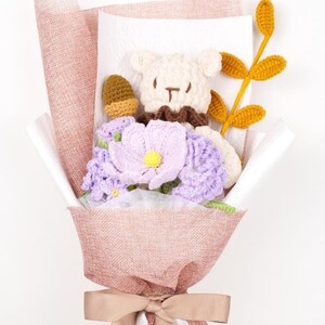 Handgemachte Häkelblumenstrauß mit Teddybär