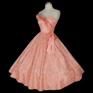 Vintage 80s 50s Peach Floral Lace Strapless Satin Ruffle Full Skirt Prom Party Dress XXS Extra Extra Small Pinup Fit and Flare Dance Ruffled