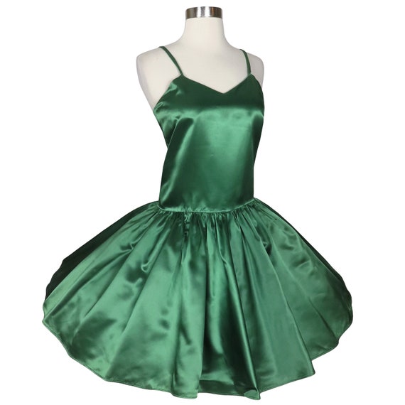Vintage 80s Green Satin Spaghetti Strap Drop Waist Full Circle Skirt Prom Party Dress S M Small Medium Candy Apple Sleeveless Swing Dance - Etsy Israel Vintage 80s Green Satin Spaghetti Strap Drop Waist Full Circle Skirt Prom Party Dress S M Small Medium Candy Apple Sleeveless Swing Dance - Etsy Israel