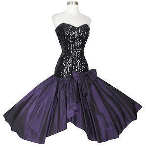 Vintage jaren 80 strapless zwarte pailletten donkerpaarse tafzijde omslag volledige rok galafeestjurk formele dans dames