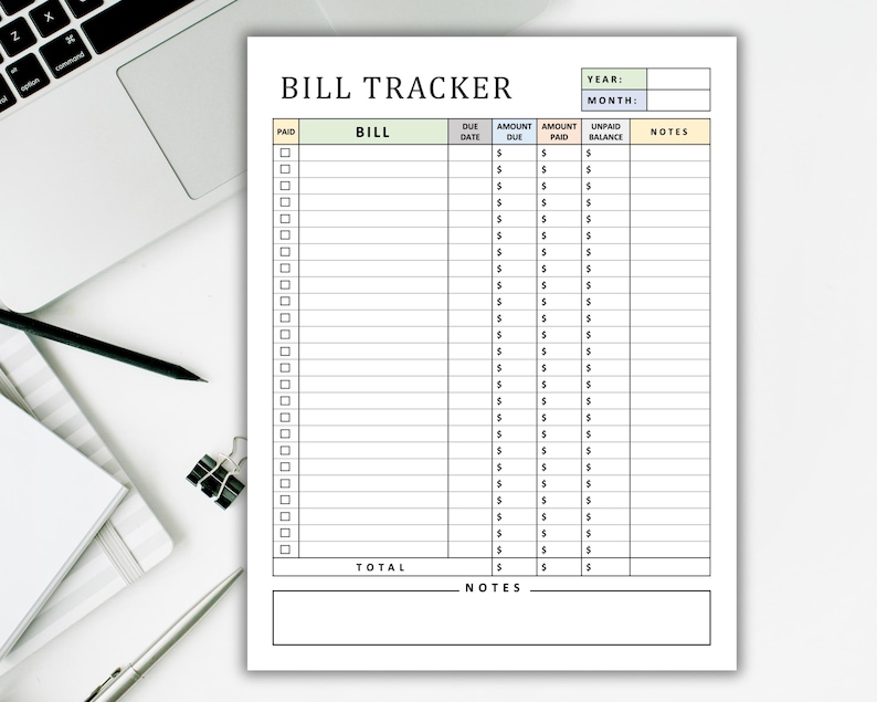 K&ouml;nnte beinhalten: Ein druckbarer Rechnungs-Tracker mit Spalten f&uuml;r Rechnungsname, F&auml;lligkeitstermin, F&auml;lliger Betrag, Bezahlter Betrag, Offener Saldo und Notizen. Der Tracker hat ein hellgr&uuml;nes, hellblaues und hellgelbes Farbschema.