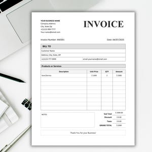 Può includere: Un modello di fattura in bianco e nero con la parola "FATTURA" in grassetto in alto. Il modello include sezioni per informazioni di fatturazione, prodotti o servizi, note e totali. La data è 04/07/2025.